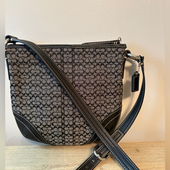 ☀️Coach signature C Crossbody - Picture 1 of 4